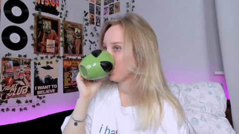 lina online show from 12/26/24, 09:04