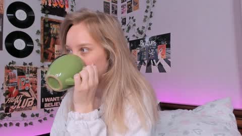 lina online show from 12/27/24, 08:39