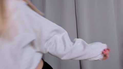 lina online show from 12/27/24, 11:42