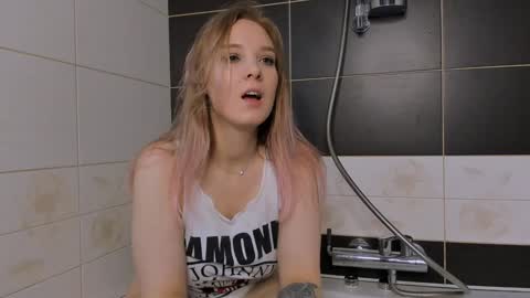 lina online show from 01/07/25, 08:42