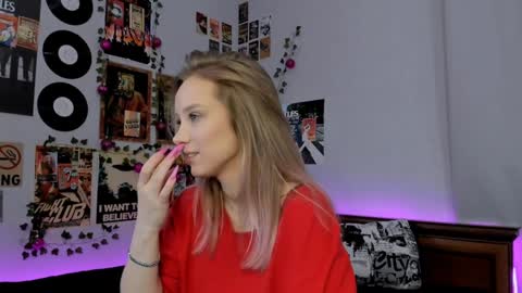 lina online show from 01/09/25, 12:03