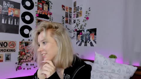 lina online show from 01/15/25, 02:49