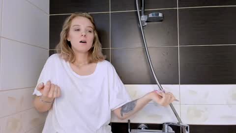 lina online show from 01/24/25, 08:32