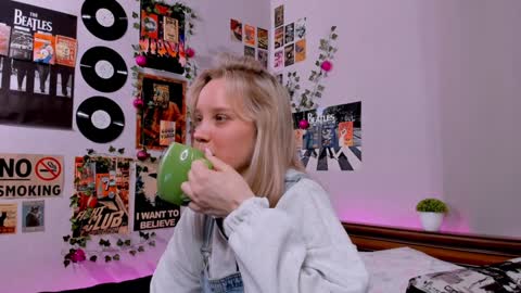 lina online show from 01/29/25, 08:46