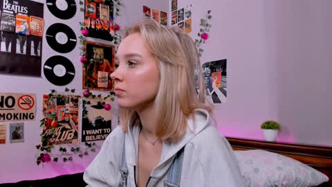 lina online show from 01/30/25, 03:00