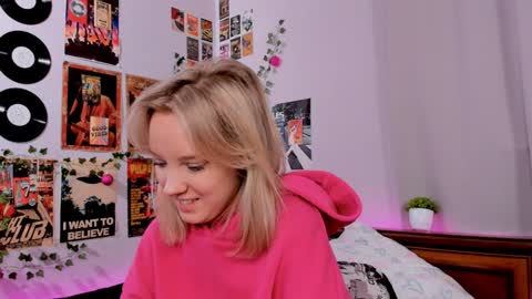 lina online show from 02/05/25, 03:23