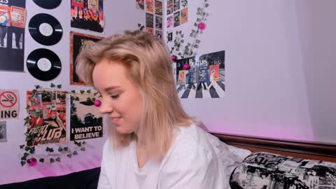 lina online show from 02/08/25, 02:47