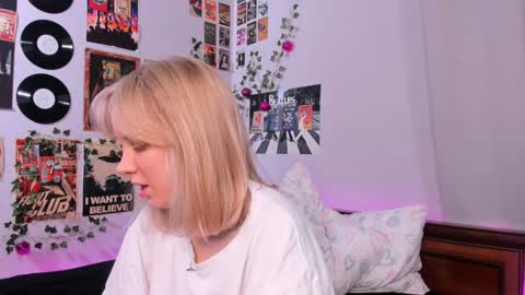 lina online show from 02/08/25, 08:42