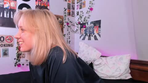 lina online show from 02/09/25, 02:49