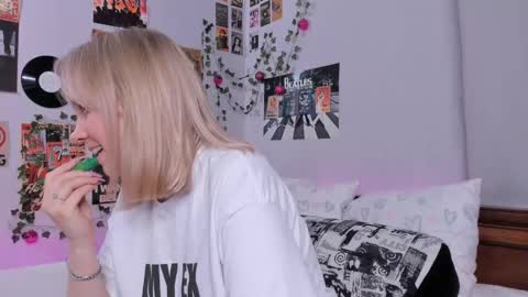 lina online show from 02/21/25, 11:43