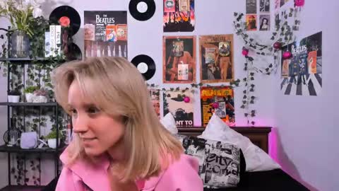 lina online show from 03/02/25, 09:01