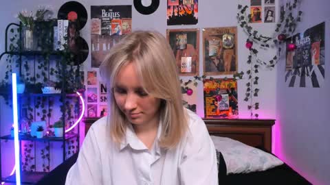 lina online show from 03/03/25, 08:32