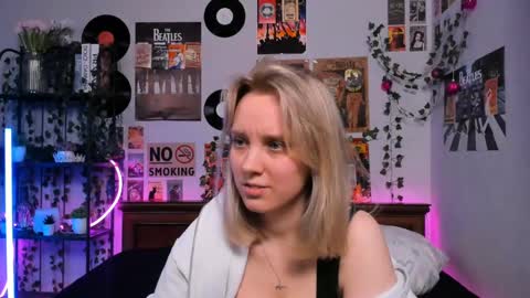 lina online show from 03/05/25, 02:46