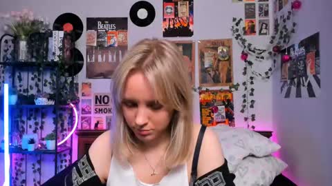 lina online show from 03/07/25, 09:06