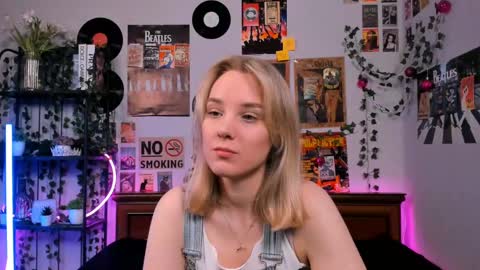 lina online show from 03/09/25, 08:42