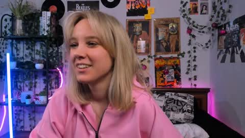 lina online show from 03/11/25, 09:04