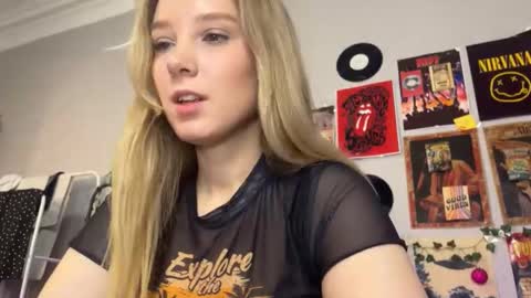 lina online show from 09/12/25, 09:15