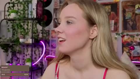 lina online show from 09/19/25, 09:04