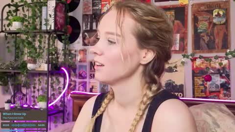 lina online show from 09/21/25, 09:05