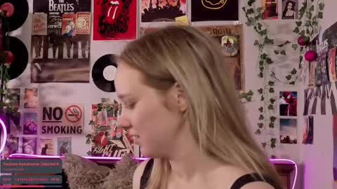 lina online show from 09/25/25, 09:18