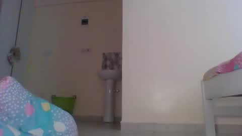 Snapshot of darling_dreamer2 chatting on 05/16/26, 07:05 darling_dreamer2 online show from 05/16/26, 07:05