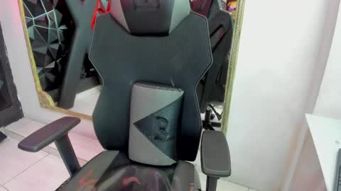 Snapshot of darlingbdsm_ chatting on 05/11/26, 12:44 Darling online show from 05/11/26, 12:44