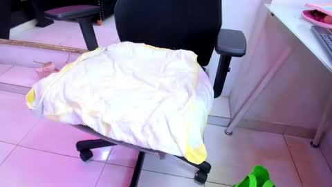 Snapshot of darlingbdsm_ chatting on 05/17/26, 02:13 Darling online show from 05/17/26, 02:13