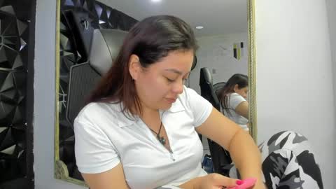 Snapshot of darlingbdsm_ chatting on 05/21/26, 01:29 Darling online show from 05/21/26, 01:29