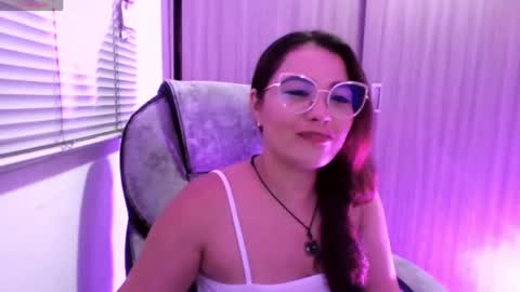 Snapshot of darlingbdsm_ chatting on 05/31/26, 01:36 Darling online show from 05/31/26, 01:36