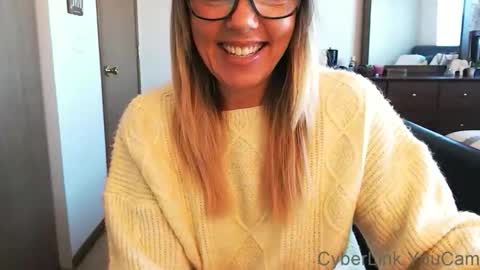 Snapshot of darlingd77 chatting on 01/21/25, 02:26 DarlingD online show from 01/21/25, 02:26