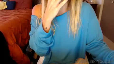 Snapshot of darlingd77 chatting on 10/24/25, 01:07 DarlingD online show from 10/24/25, 01:07