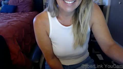 Snapshot of darlingd77 chatting on 10/28/25, 01:14 DarlingD online show from 10/28/25, 01:14