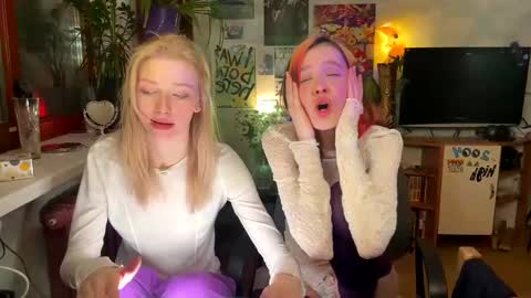 Snapshot of darlingdarinka chatting on 02/11/25, 08:20 D online show from 02/11/25, 08:20