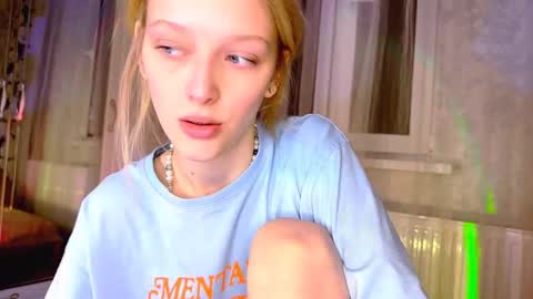 Snapshot of darlingdarinka chatting on 03/04/25, 02:53 D online show from 03/04/25, 02:53