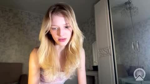 Snapshot of darlingdarinka chatting on 09/08/25, 03:00 D online show from 09/08/25, 03:00