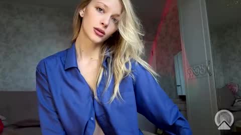 Snapshot of darlingdarinka chatting on 09/16/25, 03:40 D online show from 09/16/25, 03:40