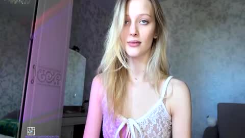 Snapshot of darlingdarinka chatting on 10/04/25, 08:34 D online show from 10/04/25, 08:34