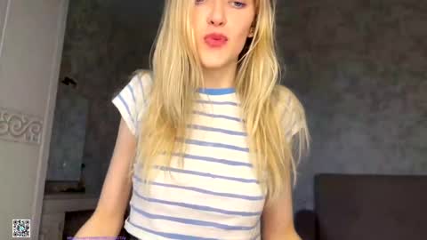 Snapshot of darlingdarinka chatting on 10/11/25, 12:47 D online show from 10/11/25, 12:47