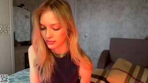 Snapshot of darlingdarinka chatting on 10/27/25, 04:27 D online show from 10/27/25, 04:27