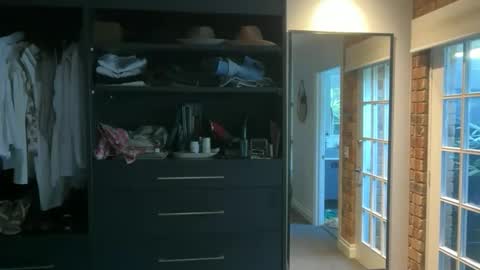 dartanian0001 online show from 09/25/25, 08:56