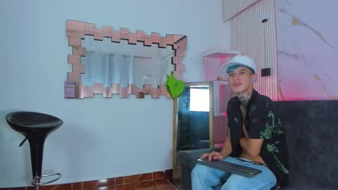 Snapshot of darwin_ggh chatting on 12/17/25, 07:03 darwin_ggh online show from 12/17/25, 07:03