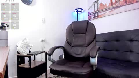 Snapshot of dash_bukoski chatting on 10/28/25, 01:58 Dash online show from 10/28/25, 01:58