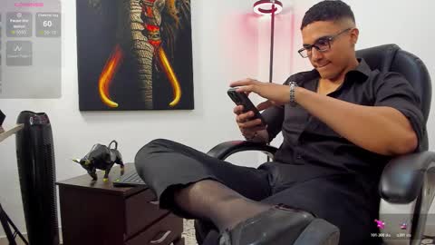 Snapshot of dash_bukoski chatting on 10/31/25, 04:57 Dash online show from 10/31/25, 04:57