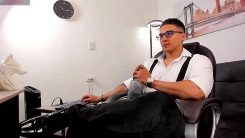 Snapshot of dash_bukoski chatting on 11/06/25, 11:44 Dash online show from 11/06/25, 11:44