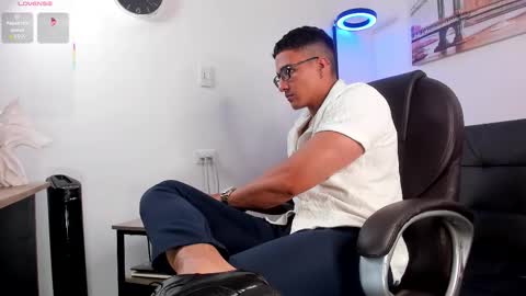 Snapshot of dash_bukoski chatting on 11/21/25, 01:32 Dash online show from 11/21/25, 01:32