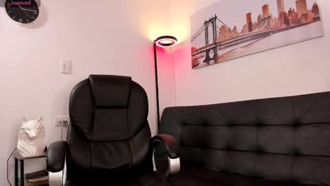 Snapshot of dash_bukoski chatting on 11/24/25, 01:00 Dash online show from 11/24/25, 01:00