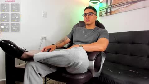 Snapshot of dash_bukoski chatting on 12/16/25, 01:05 Dash online show from 12/16/25, 01:05