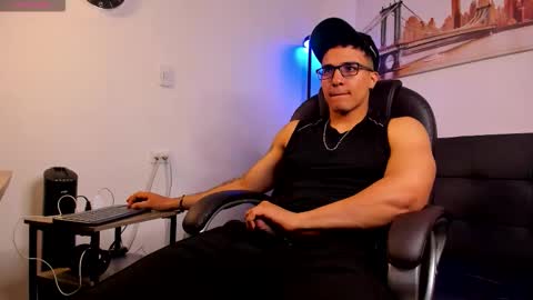 Snapshot of dash_bukoski chatting on 12/19/25, 12:12 Dash online show from 12/19/25, 12:12