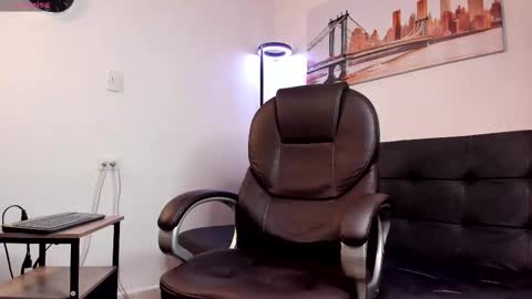 Snapshot of dash_bukoski chatting on 12/20/25, 03:08 Dash online show from 12/20/25, 03:08