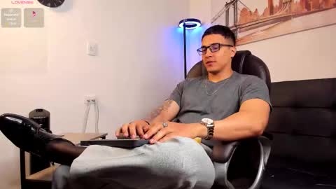 Snapshot of dash_bukoski chatting on 12/22/25, 01:41 Dash online show from 12/22/25, 01:41